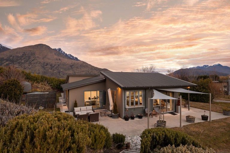 Photo of property in 44 Springbank Grove, Lower Shotover, Queenstown, 9371