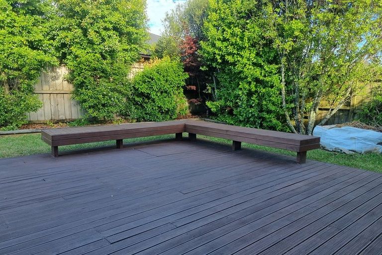 Photo of property in 7 Harrowglen Drive, Northcross, Auckland, 0632