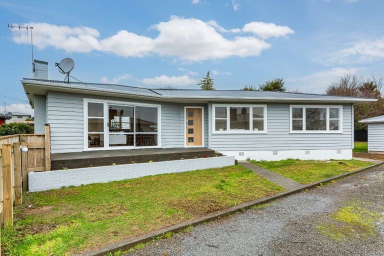 Photo of property in 14 Highbury Drive, Levin, 5510