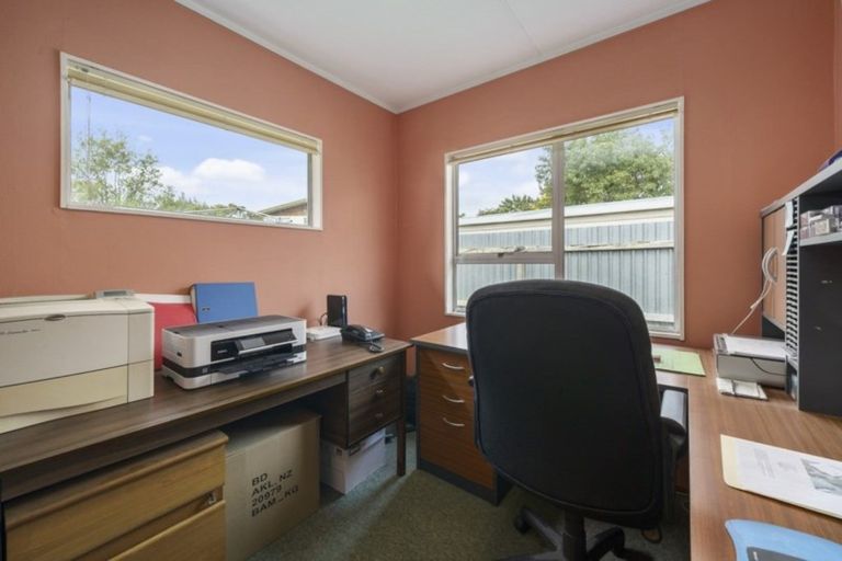 Photo of property in 49a John F Kennedy Drive, Milson, Palmerston North, 4414