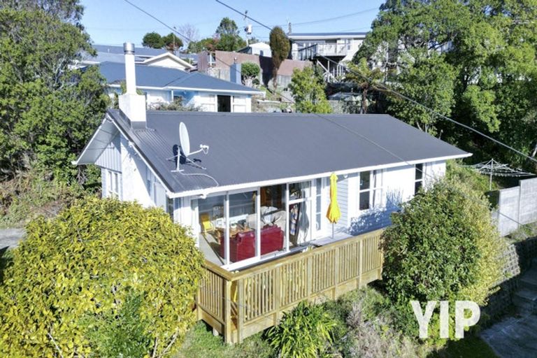 Photo of property in 43 Catherine Crescent, Paparangi, Wellington, 6037