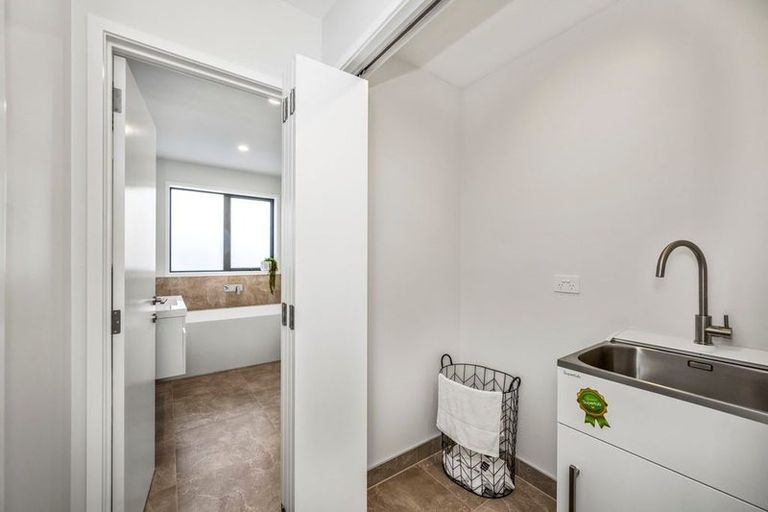 Photo of property in 4 Manaakitia Road, Karaka, 2124