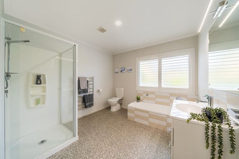 Photo of property in 17 Opal Avenue, Timberlea, Upper Hutt, 5018