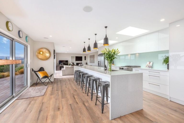 Photo of property in 25 Pacific View, Whitby, Porirua, 5024