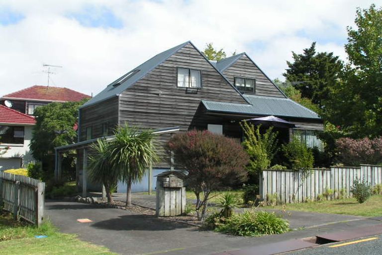 Photo of property in 2/65 Gladstone Road, Northcote, Auckland, 0627