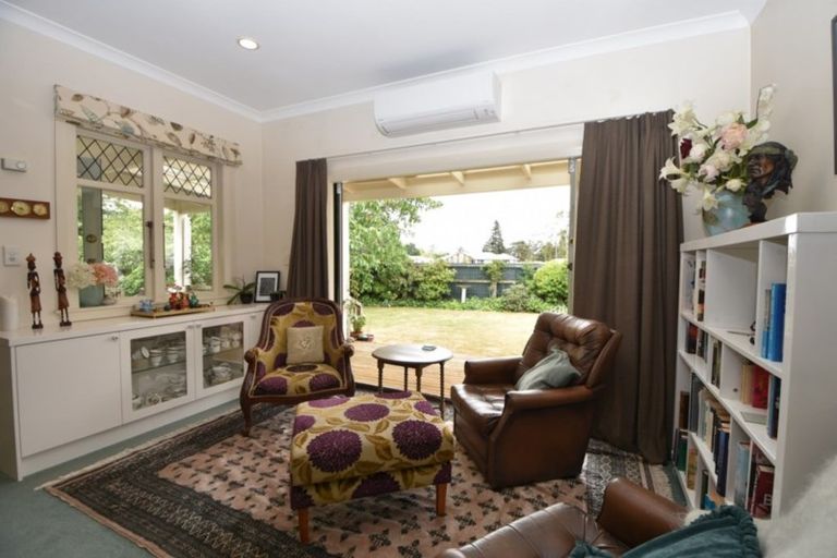 Photo of property in 17 Moreton Road, Carterton, 5713