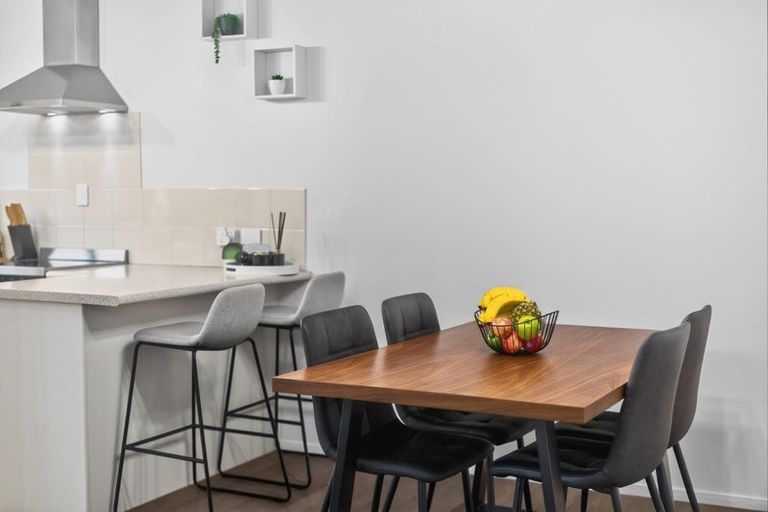 Photo of property in 2/19 Sailfish Drive, West Harbour, Auckland, 0618