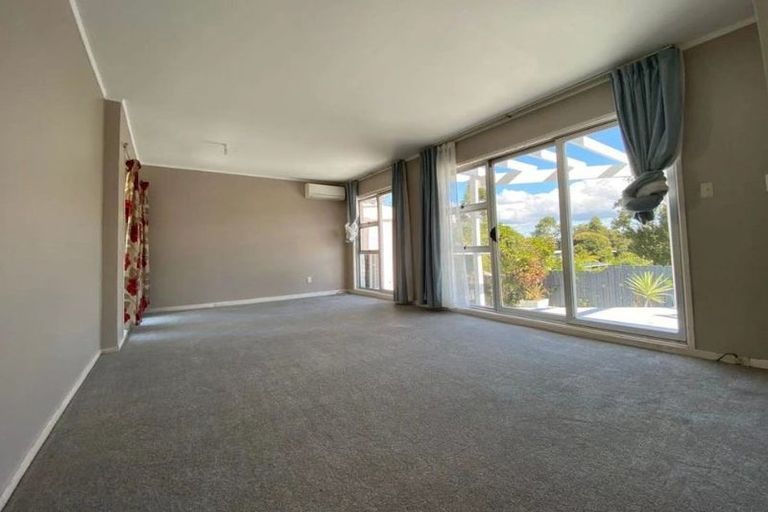 Photo of property in 6 Barlow Place, Chatswood, Auckland, 0626