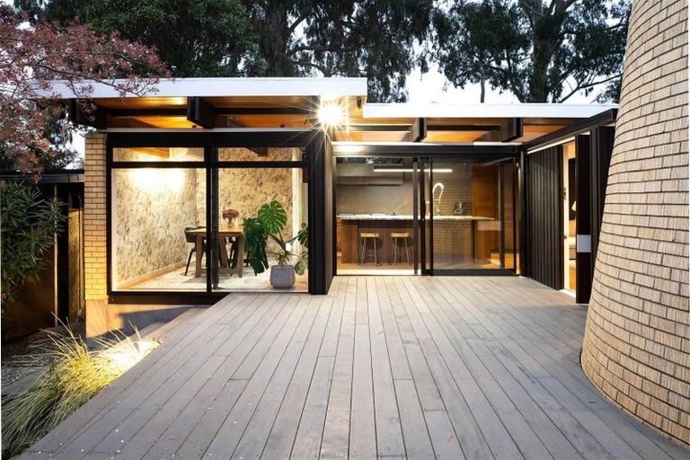 Photo of property in 35 Westburn Terrace, Burnside, Christchurch, 8041