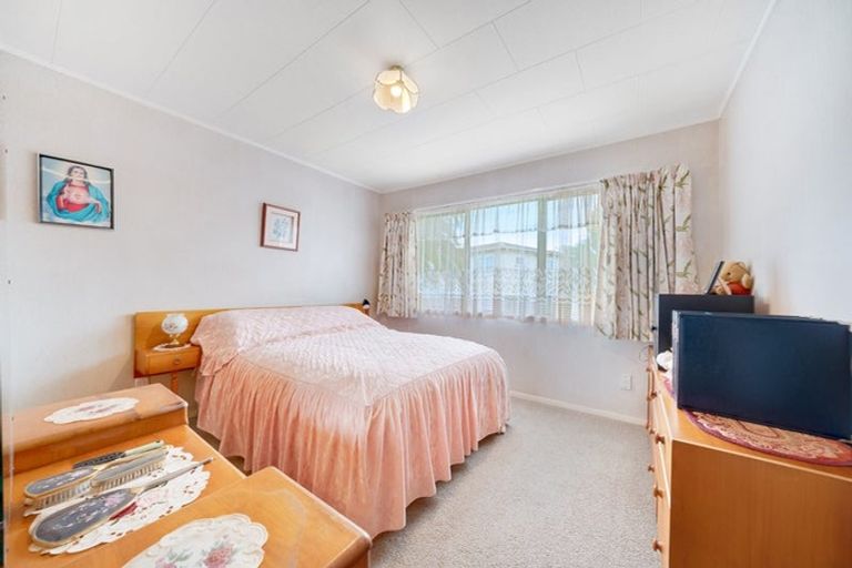 Photo of property in 2/13 Kirton Crescent, Manurewa, Auckland, 2102