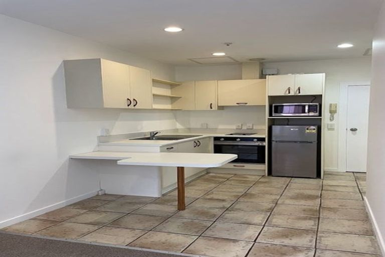 Photo of property in Terrace Tower Apartments, 9c/126 The Terrace, Wellington Central, Wellington, 6011