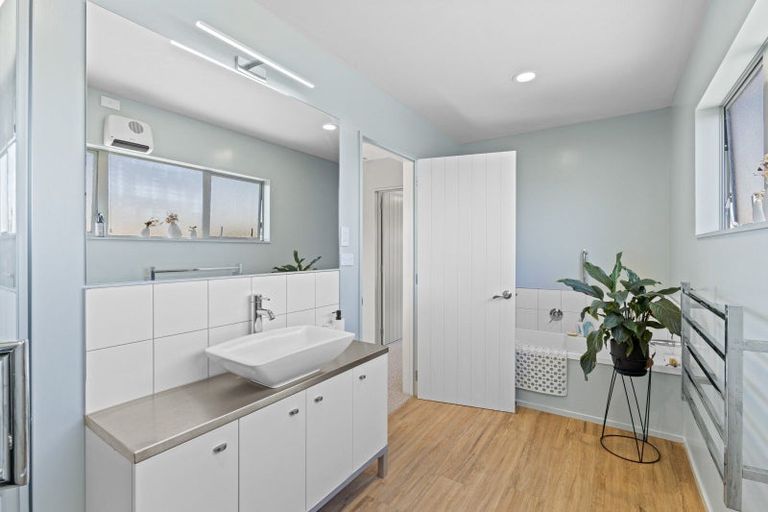 Photo of property in 12 Cotswolds Close, Otamatea, Whanganui, 4500