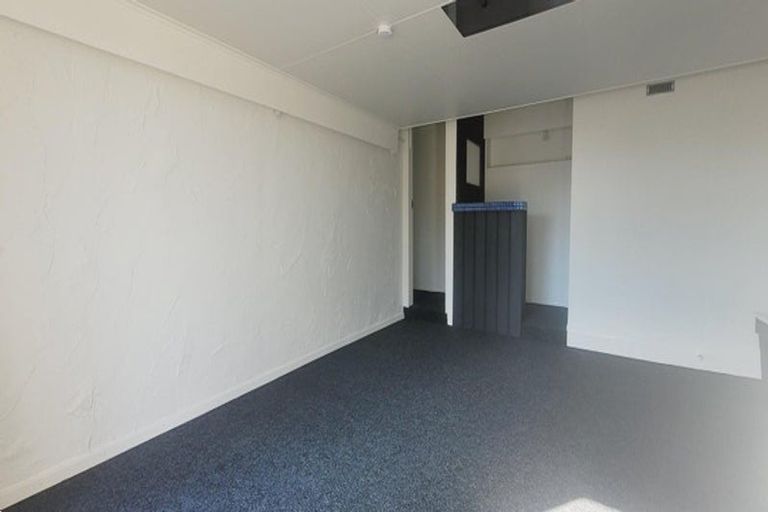 Photo of property in 114 Gloaming Hill, Titahi Bay, Porirua, 5022