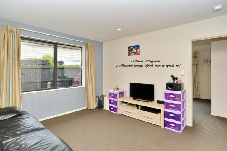 Photo of property in 22 Hawthorn Mews, Rangiora, 7400