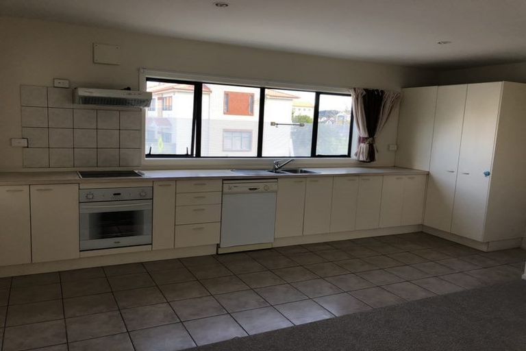 Photo of property in Krisley Court, 1/6 Ambrico Place, New Lynn, Auckland, 0600