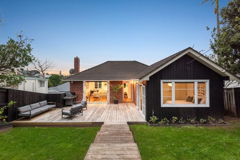 Photo of property in 1/15 Rodney Road, Northcote Point, Auckland, 0627