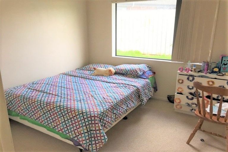 Photo of property in 104 Pitt Avenue, Clendon Park, Auckland, 2103