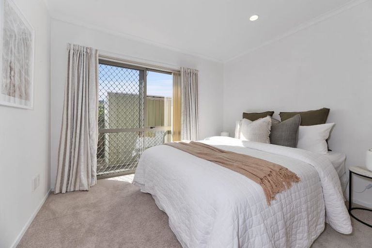 Photo of property in Waimanu Bay Village, 32/1 Piriti Drive, Te Atatu Peninsula, Auckland, 0610