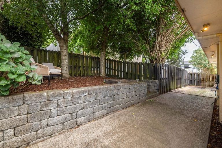 Photo of property in 1/44 Barbados Drive, Unsworth Heights, Auckland, 0632