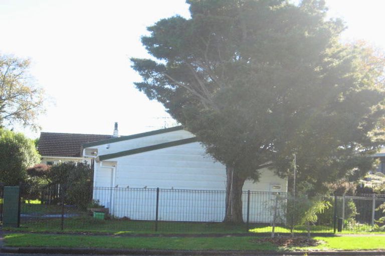 Photo of property in 23 Halsey Road, Manurewa, Auckland, 2102