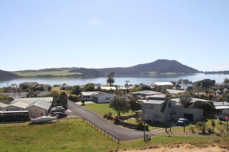 Photo of property in 8 Juniper Road, Sunnynook, Auckland, 0620