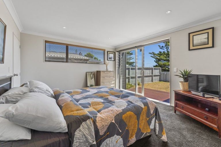 Photo of property in 2 Kowhai Street, Otaki Beach, Otaki, 5512