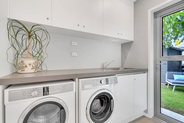 Photo of property in 6 Strasbourge Street, Martinborough, 5711