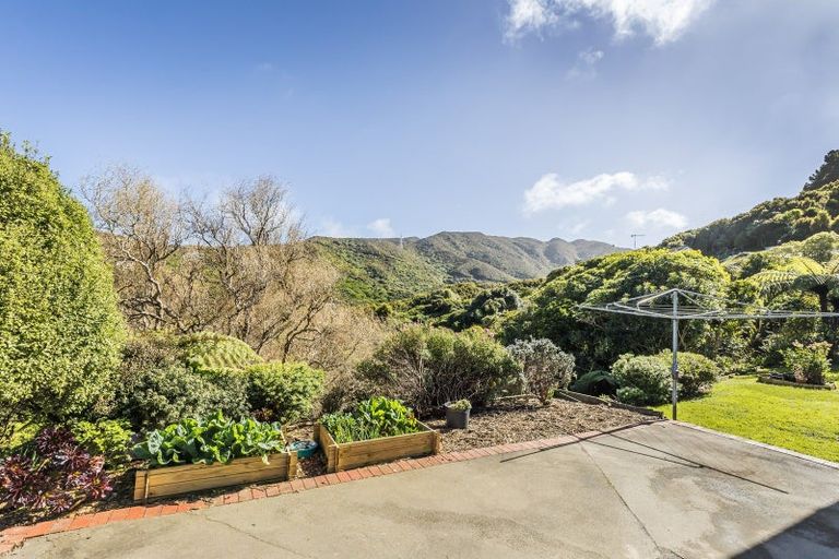 Photo of property in 22 John Witton Drive, Crofton Downs, Wellington, 6035