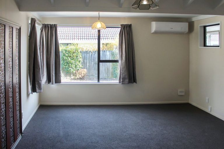 Photo of property in 102 Merrin Street, Avonhead, Christchurch, 8042