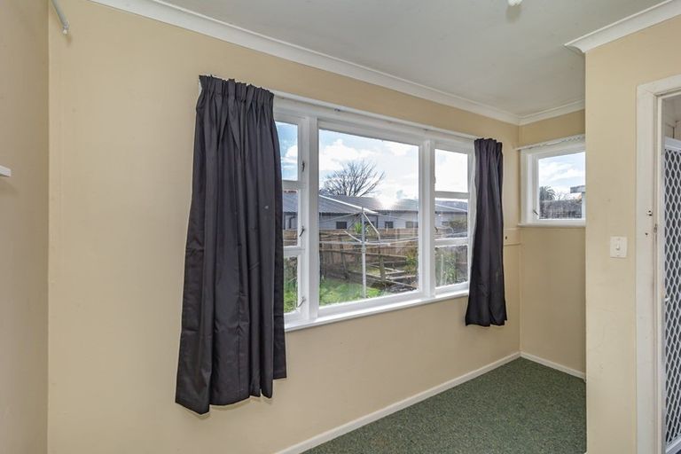 Photo of property in 17 Karaka Crescent, Levin, 5510