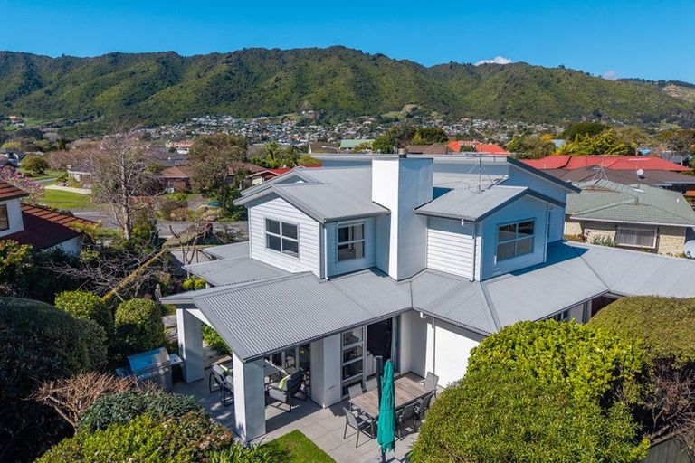 Photo of property in 19 Hurunui Street, Waikanae, 5036