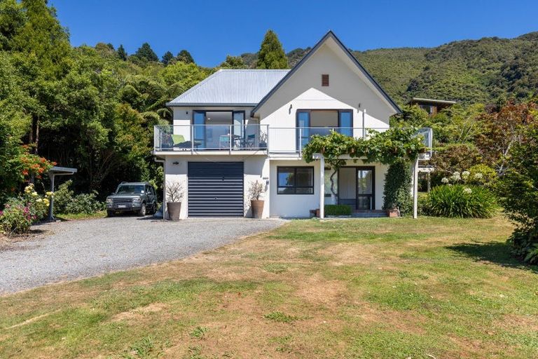 Photo of property in 1 Okiwa Place, Anakiwa, Picton, 7281