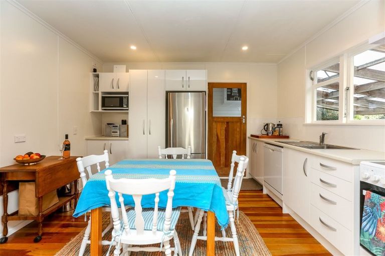 Photo of property in 33 Omata Road, Marfell, New Plymouth, 4310