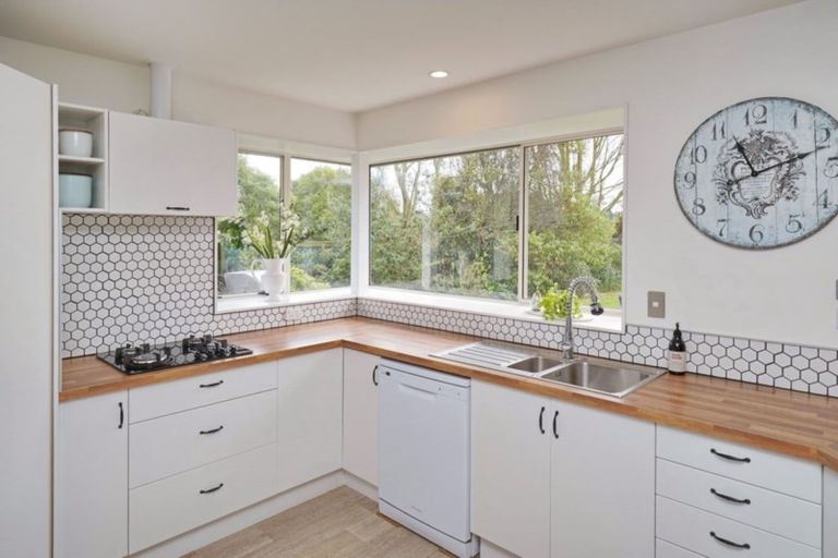 Photo of property in 1 Manahi Place, Woodend, 7610