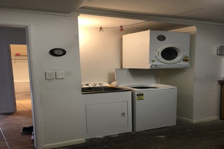 Photo of property in 18 Futuna Close, Karori, Wellington, 6012