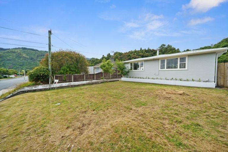 Photo of property in 51 Gillespies Road, Birchville, Upper Hutt, 5018