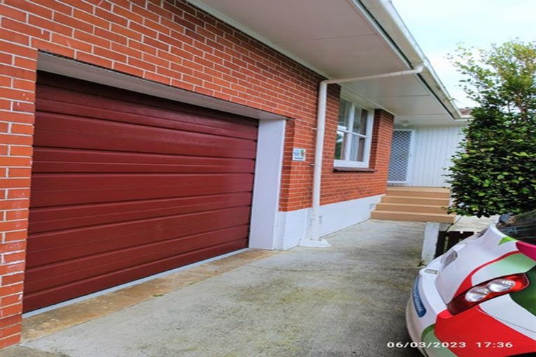 Photo of property in 34 Reeves Road, Pakuranga, Auckland, 2010