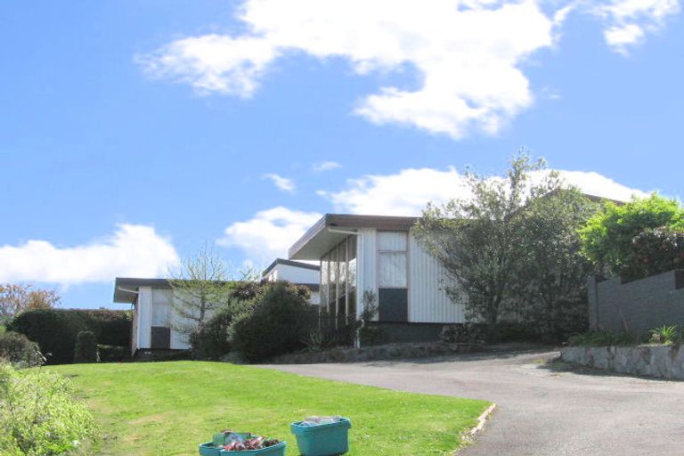 Photo of property in 2/228 Lake Terrace, Waipahihi, Taupo, 3330