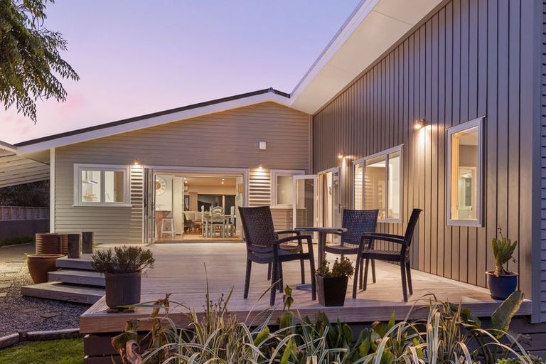 Photo of property in 12 Rawene Street, Waikanae, 5036