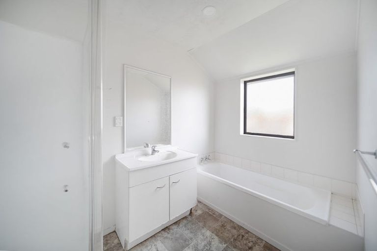 Photo of property in 21 Masters Place, Favona, Auckland, 2024