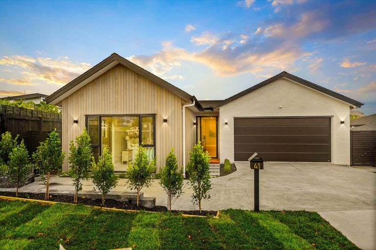 Photo of property in 41 Surf View Crescent, Red Beach, 0932
