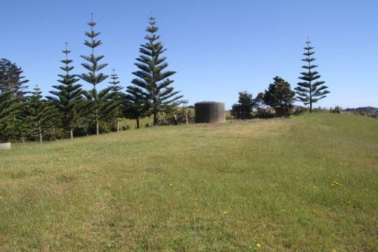 Photo of property in 8 Juniper Road, Sunnynook, Auckland, 0620