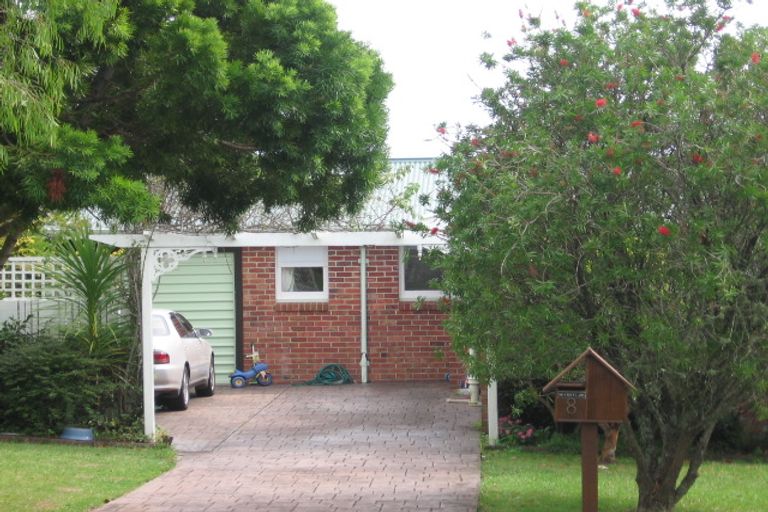 Photo of property in 8 Deane Avenue, Titirangi, Auckland, 0604