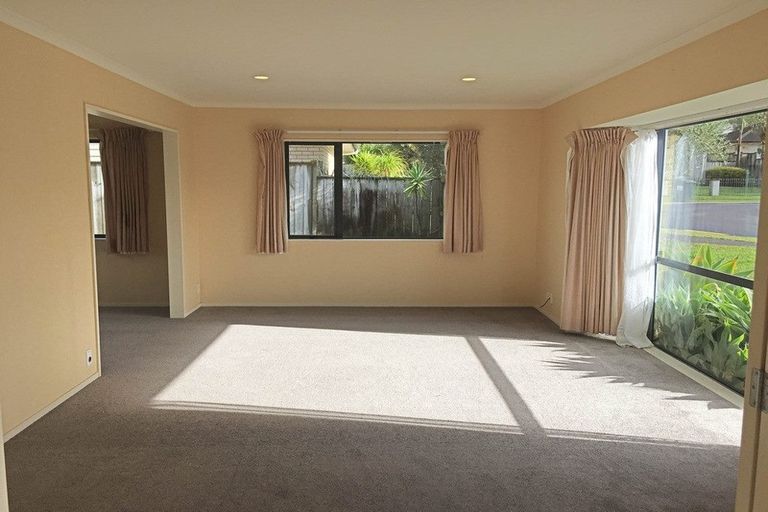 Photo of property in 10 Sayes Close, East Tamaki, Auckland, 2013