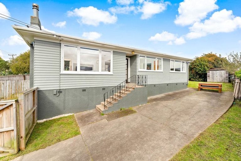 Photo of property in 97 Sunnyside Road, Sunnyvale, Auckland, 0612