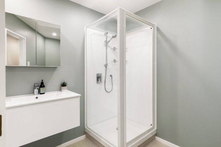 Photo of property in 115a Akaroa Drive, Maupuia, Wellington, 6022