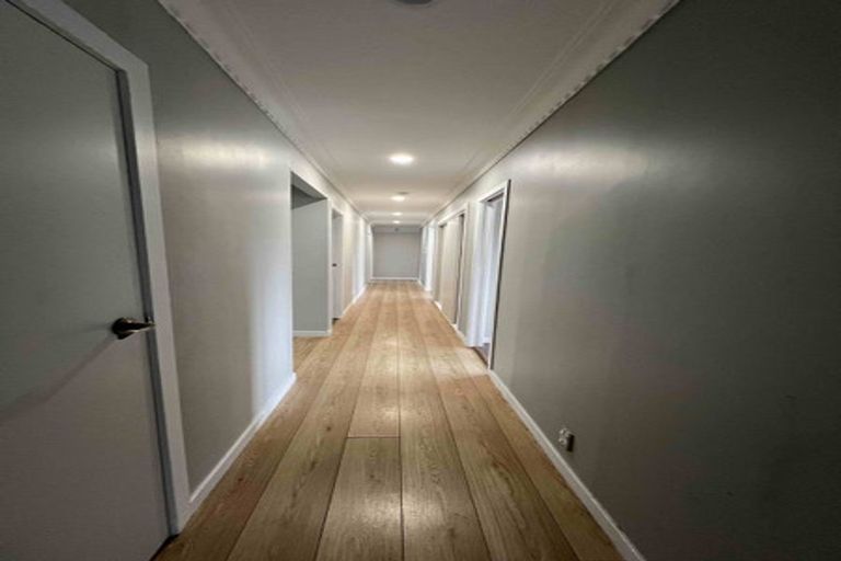 Photo of property in 1 Mirrabooka Avenue, Botany Downs, Auckland, 2010