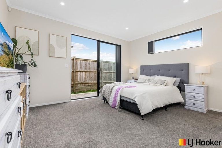 Photo of property in 2 Poutawa Lane, Clarks Beach, 2122