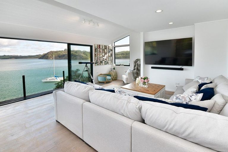 Photo of property in 254 Wade River Road, Wade Heads, Whangaparaoa, 0932