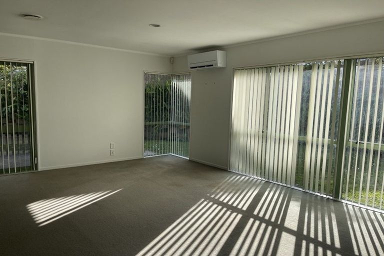Photo of property in 38 Harbour Lights Close, West Harbour, Auckland, 0618